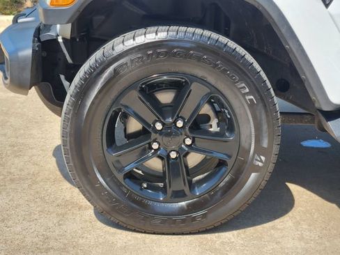 Used 2020 Jeep Wrangler Unlimited Sahara AWD/4WD image 10
