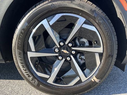 New 2026 Chevrolet Equinox EV LT image 9