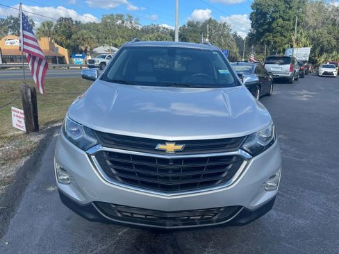 Used 2018 Chevrolet Equinox Premier image 2