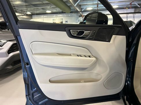 Certified 2025 Volvo XC60 B5 Ultra AWD/4WD image 9