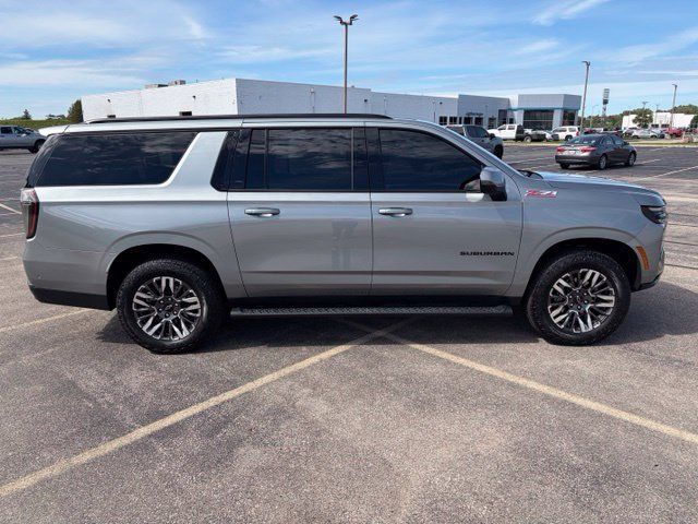 Used 2025 Chevrolet Suburban Z71 w/ Z71 Off-Road Package AWD/4WD image 7