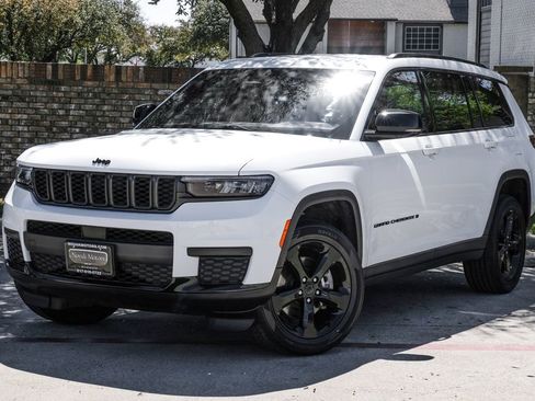 Used 2023 Jeep Grand Cherokee L Laredo image 11