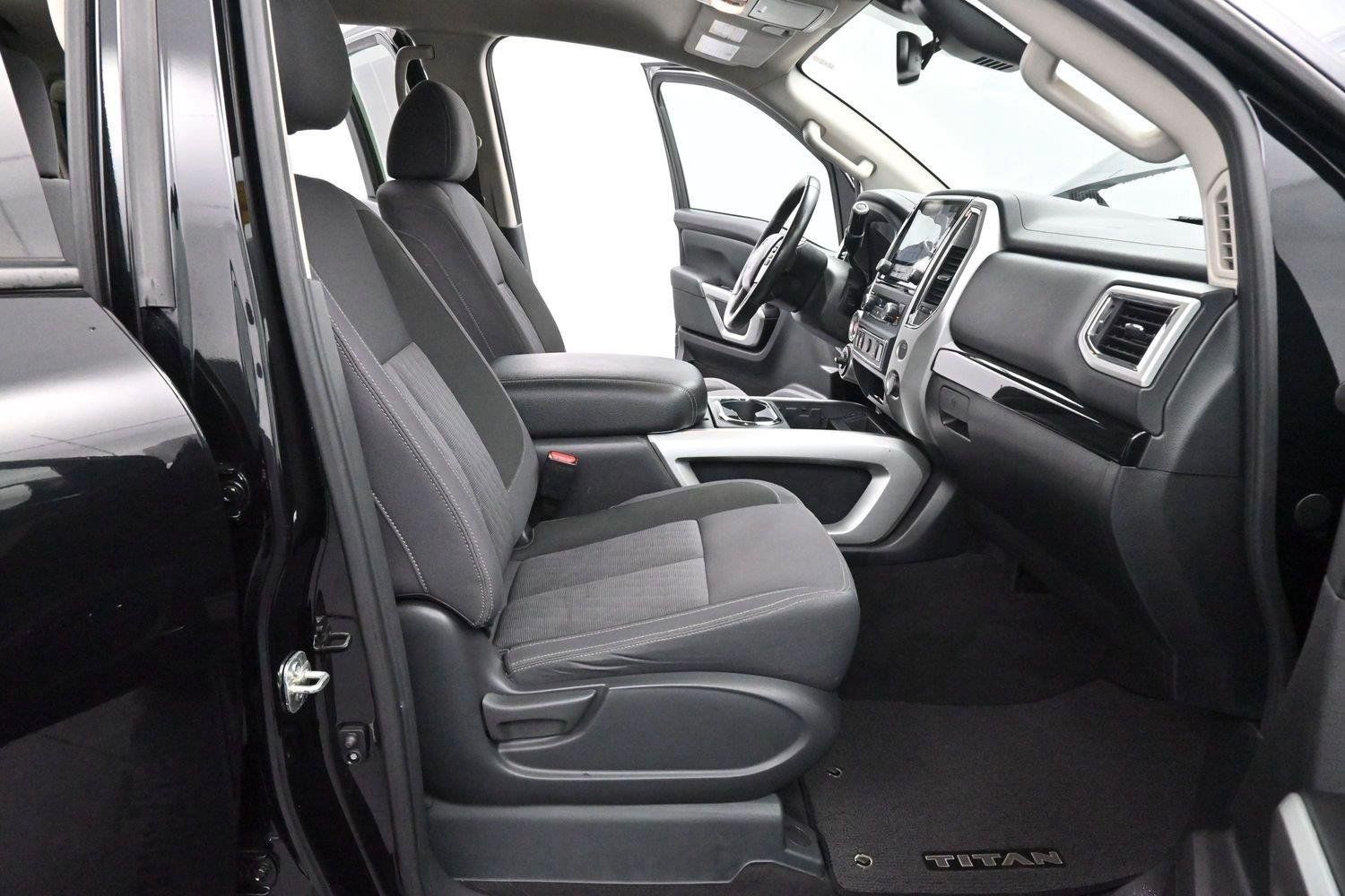 Used 2020 Nissan Titan SV w/ SV Convenience Package AWD/4WD image 31