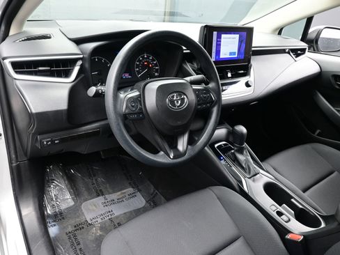 Used 2024 Toyota Corolla LE image 12
