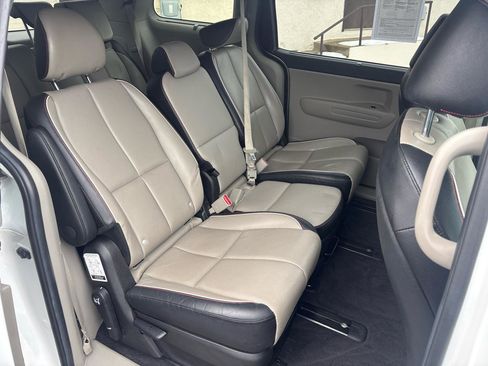 Used 2020 Kia Sedona EX image 35