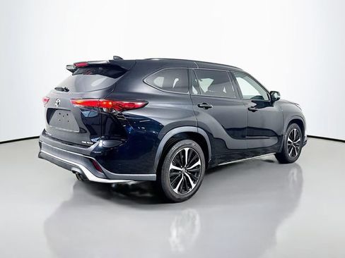 Used 2022 Toyota Highlander XSE AWD/4WD image 6