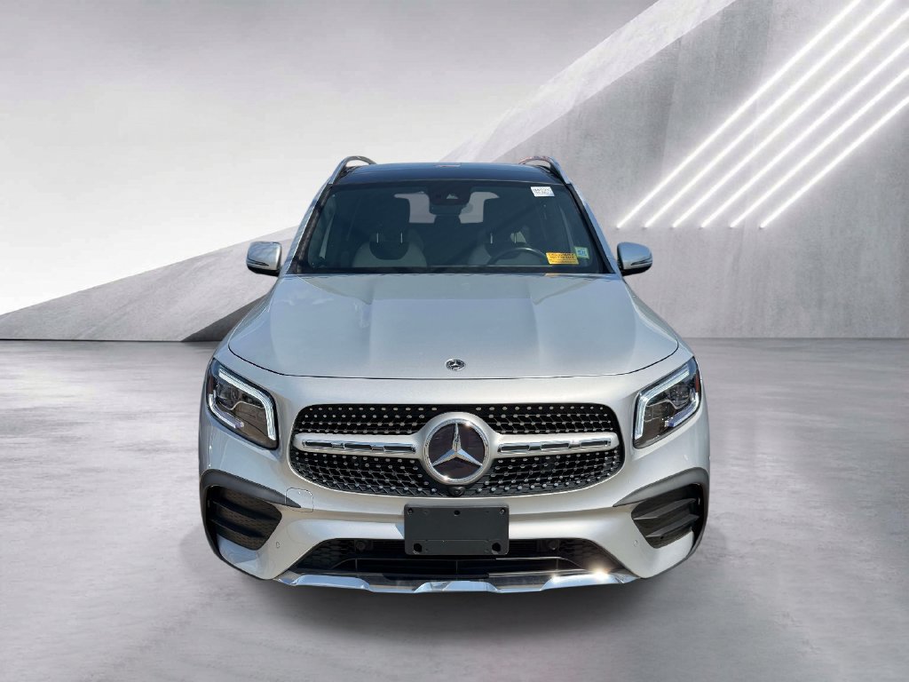Used 2023 Mercedes-Benz GLB 250 4MATIC image 2