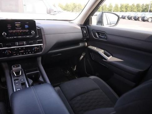 Certified 2025 Nissan Pathfinder SV w/ SV Premium Package FWD image 29