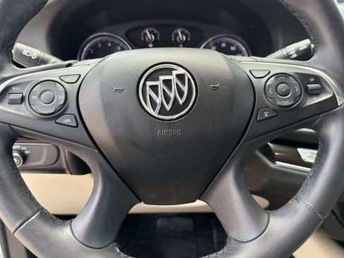 Certified 2018 Buick Enclave Essence FWD image 10