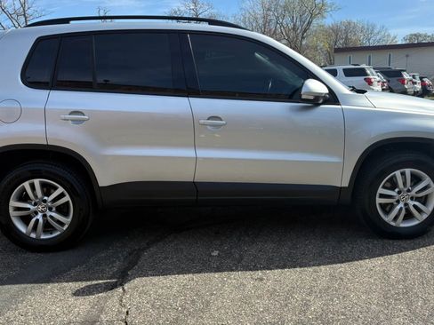 Used 2017 Volkswagen Tiguan S image 11