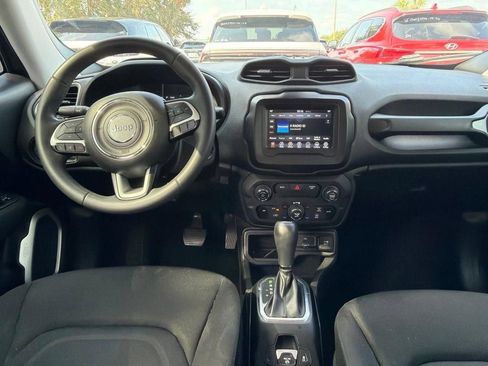 Used 2018 Jeep Renegade Latitude w/ Popular Equipment Group FWD image 10