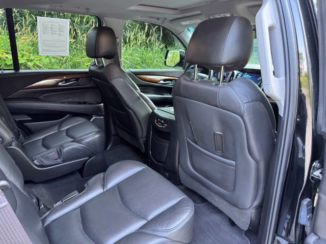Used 2017 Cadillac Escalade Luxury AWD/4WD image 18