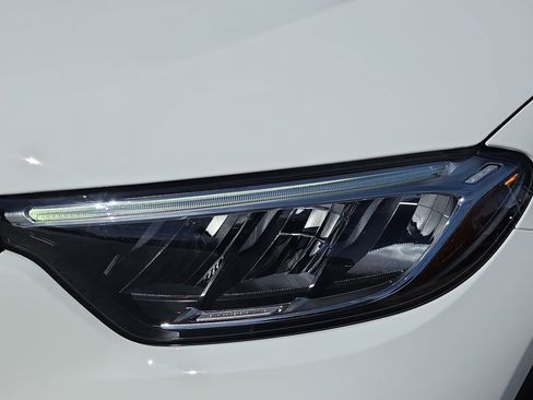 Used 2025 Mercedes-Benz GLC 300 4MATIC image 30