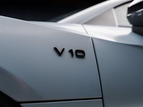 Used 2022 Audi R8 V10 w/ Premium Package RWD image 29