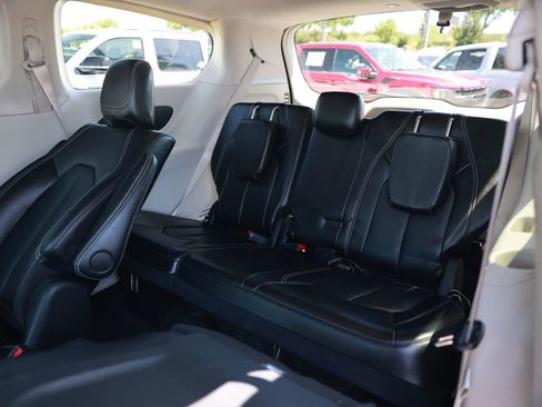 Used 2024 Chrysler Pacifica Limited FWD image 34