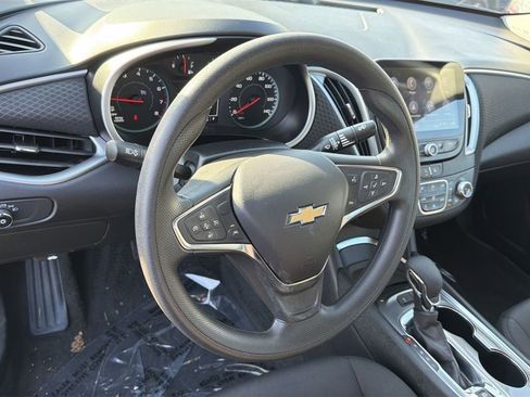 Used 2025 Chevrolet Malibu LT FWD image 14