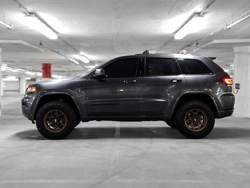 Used 2018 Jeep Grand Cherokee Altitude AWD/4WD image 13