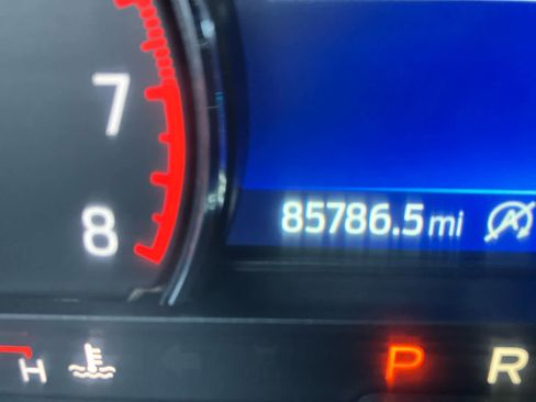 Used 2020 Ford Explorer XLT w/ Equipment Group 202A image 16