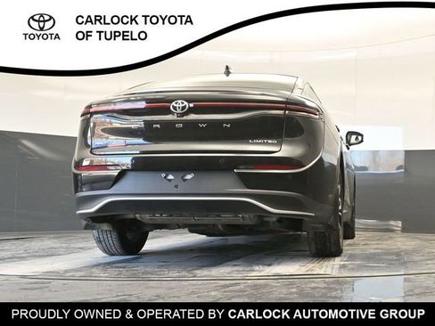 Used 2023 Toyota Crown Limited image 40