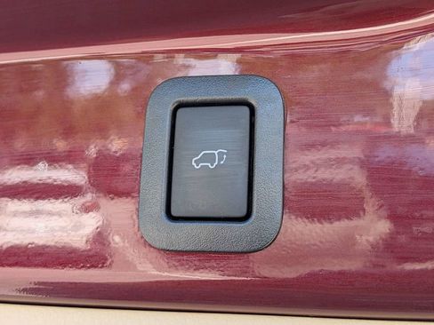 Used 2018 Toyota Highlander XLE FWD image 12