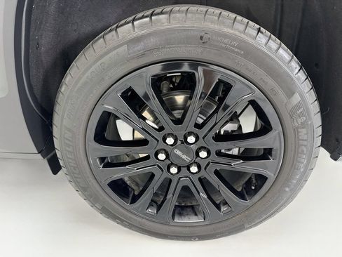 Used 2023 GMC Acadia SLE w/ Elevation Edition FWD image 30