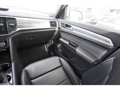 Used 2022 Volkswagen Atlas Cross Sport SE FWD image 13