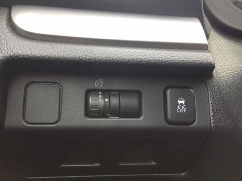 Used 2014 Subaru Crosstrek 2.0i Premium image 33