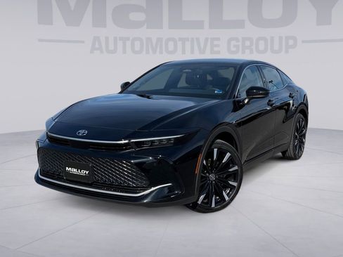 Certified 2024 Toyota Crown Platinum image 1