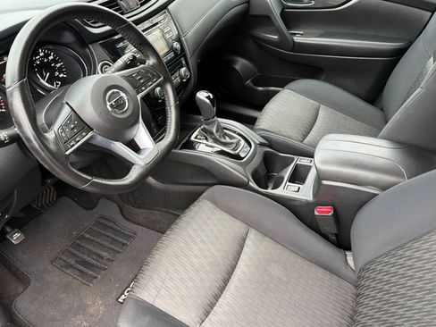 Used 2017 Nissan Rogue SV image 9