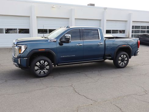 Used 2025 GMC Sierra 2500 Denali w/ Denali Reserve Package image 8
