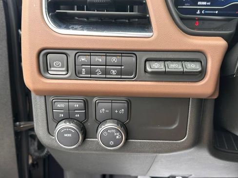 Used 2023 Chevrolet Suburban High Country AWD/4WD image 20