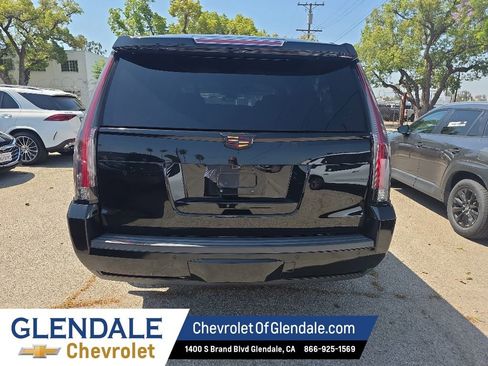 Used 2017 Cadillac Escalade ESV Premium Luxury AWD/4WD image 5