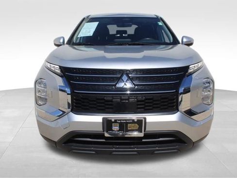 Used 2022 Mitsubishi Outlander ES image 3