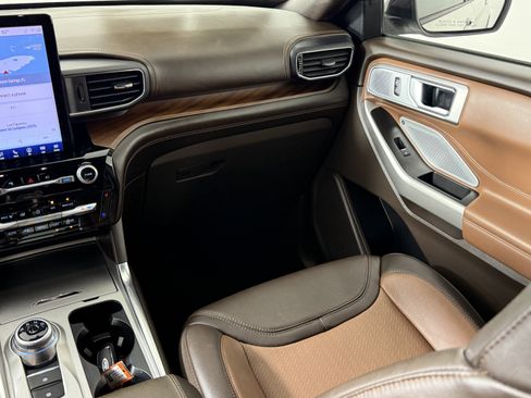 Certified 2023 Ford Explorer King Ranch w/ Technology Package RWD image 12