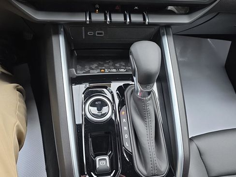 New 2025 Chevrolet Colorado LT w/ LT Convenience Package image 16