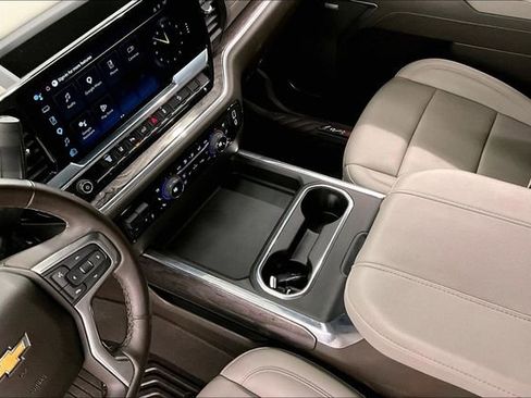 Used 2025 Chevrolet Silverado 2500 LTZ w/ LTZ Convenience Package image 17