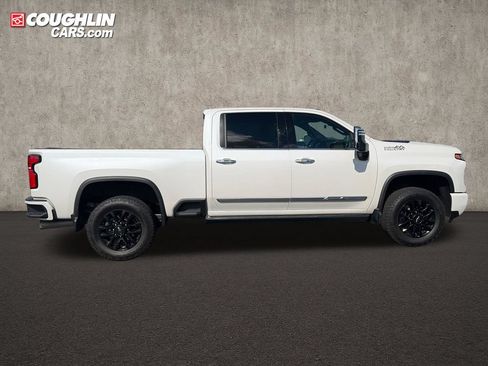 Used 2025 Chevrolet Silverado 2500 High Country w/ High Country Premium Package AWD/4WD image 10