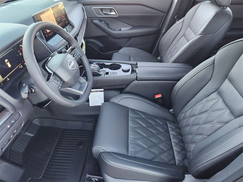 New 2026 Nissan Rogue Platinum w/ Platinum Premium Package image 9