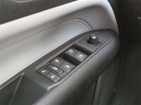 Used 2023 Jeep Compass Limited image 25