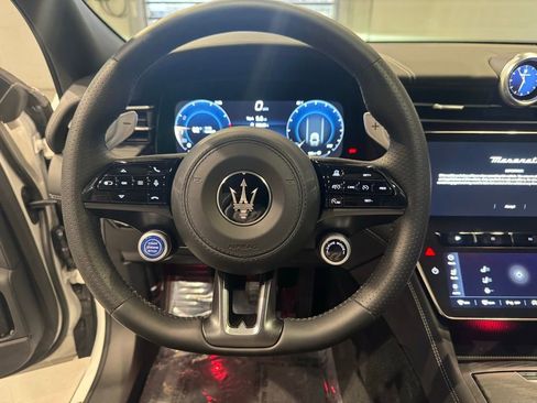 Used 2025 Maserati Grecale Modena AWD/4WD image 16