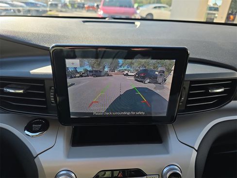 Used 2024 Ford Explorer XLT image 26