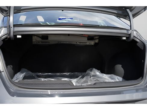 Certified 2025 Hyundai Elantra SEL FWD image 11