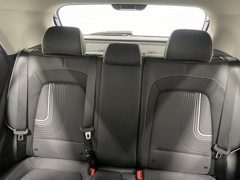 Used 2023 Hyundai Venue Limited image 11