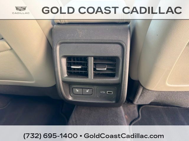 Used 2019 Cadillac XT4 Luxury w/ Cold Weather Package FWD image 9