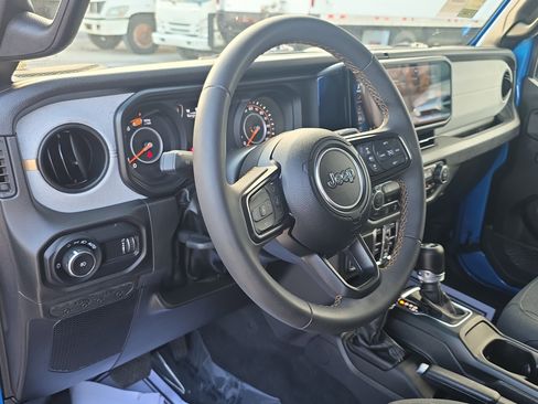 Used 2024 Jeep Wrangler Unlimited Sport AWD/4WD image 21