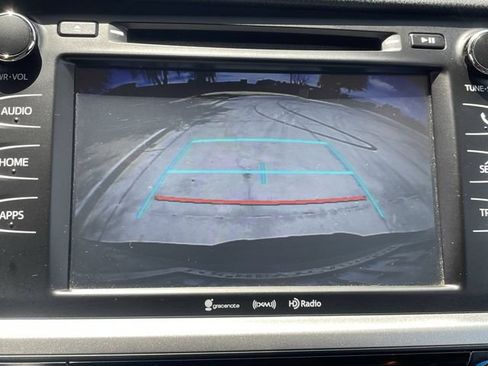 Used 2019 Toyota Highlander Plus FWD image 14