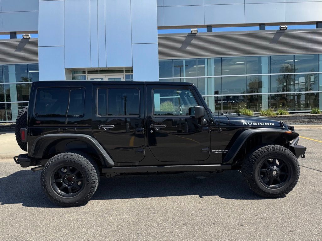 Used 2016 Jeep Wrangler Unlimited Rubicon w/ Dual Top Group AWD/4WD image 31