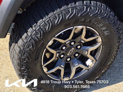 Used 2024 Chevrolet Colorado ZR2 w/ ZR2 Convenience Package III AWD/4WD image 7