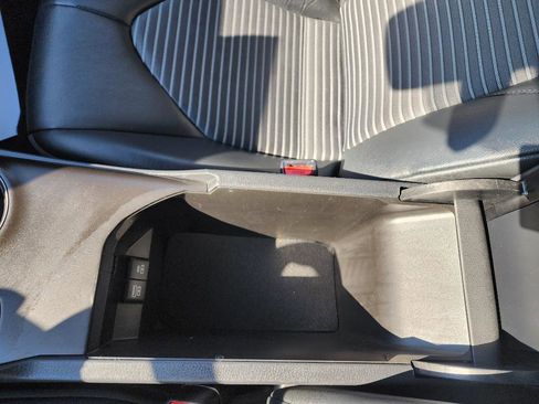 Used 2024 Toyota Camry SE image 21