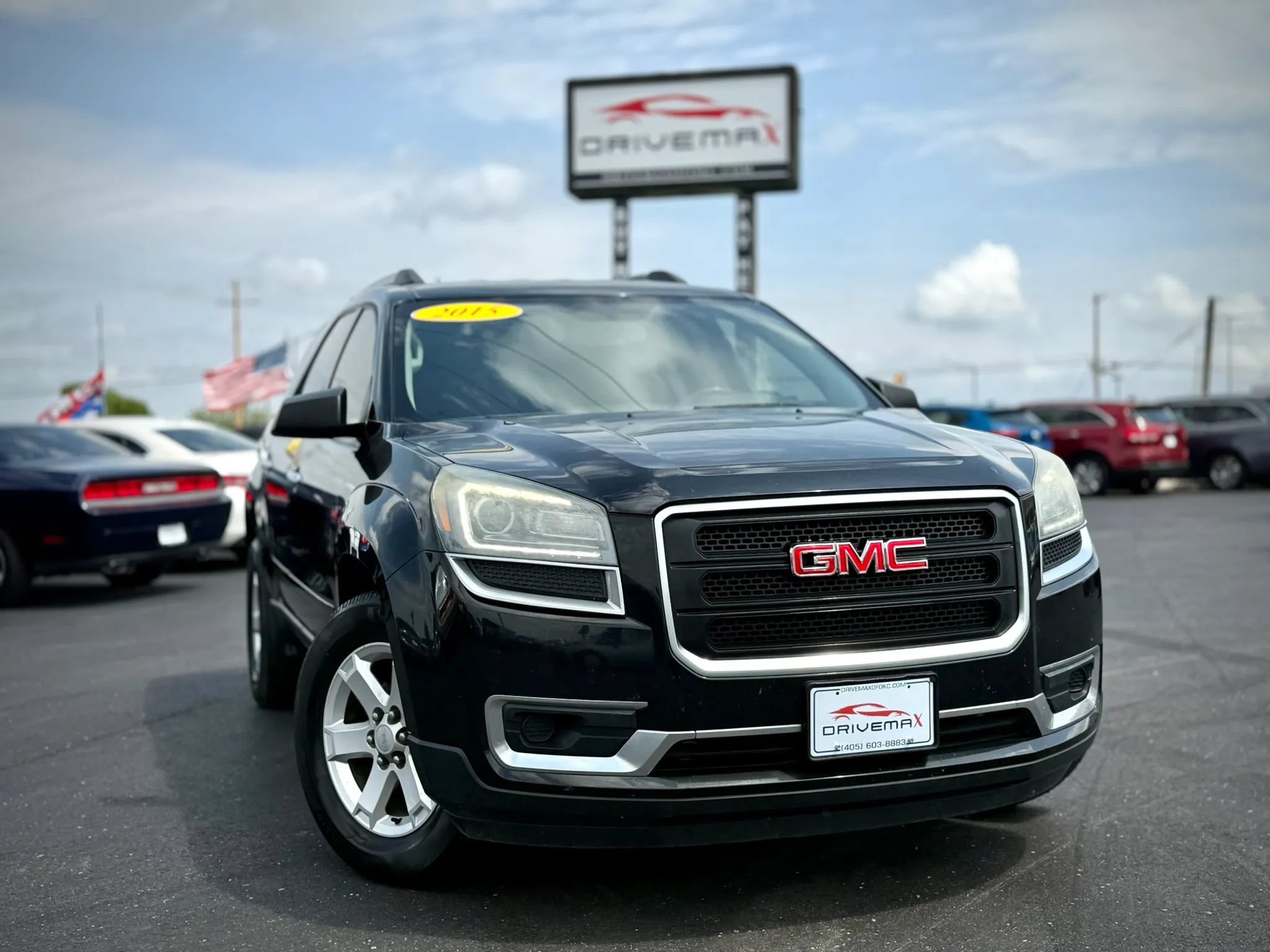 Used 2015 GMC Acadia SLE FWD image 1